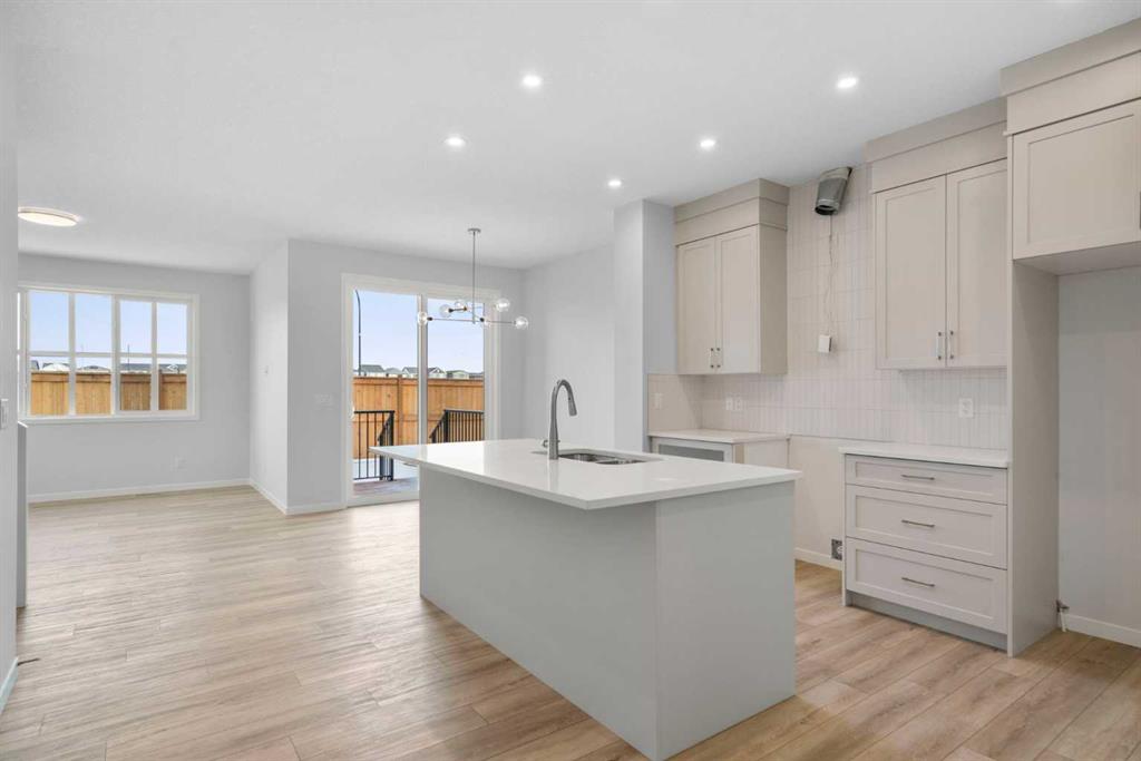 Picture for 659 Buffaloberry Manor SE