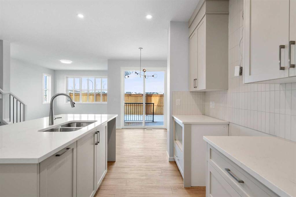 Picture for 659 Buffaloberry Manor SE