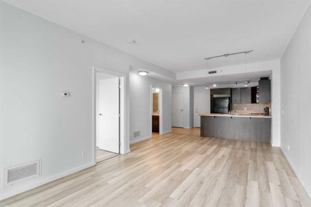 Picture for 1804, 210 15 Avenue SE