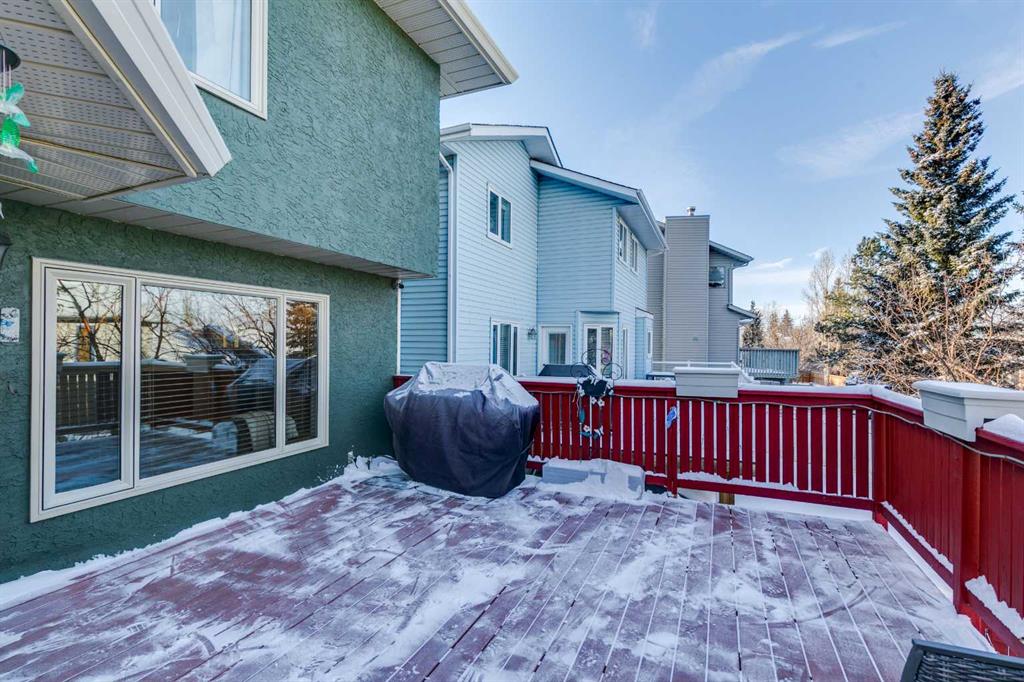 Picture for 20 MacEwan Ridge View NW