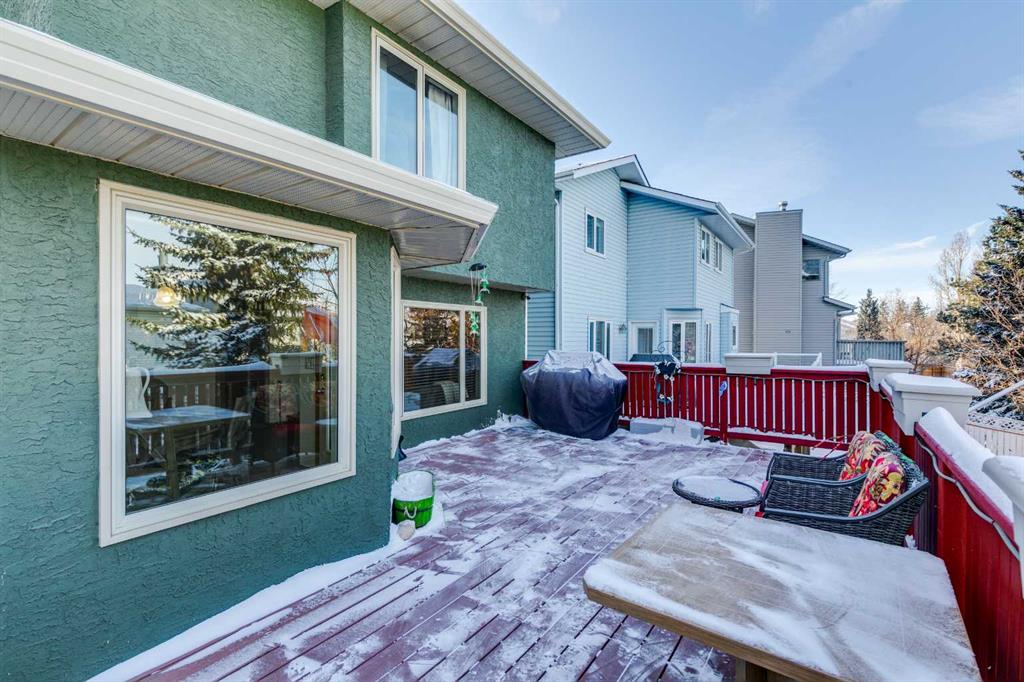 Picture for 20 MacEwan Ridge View NW