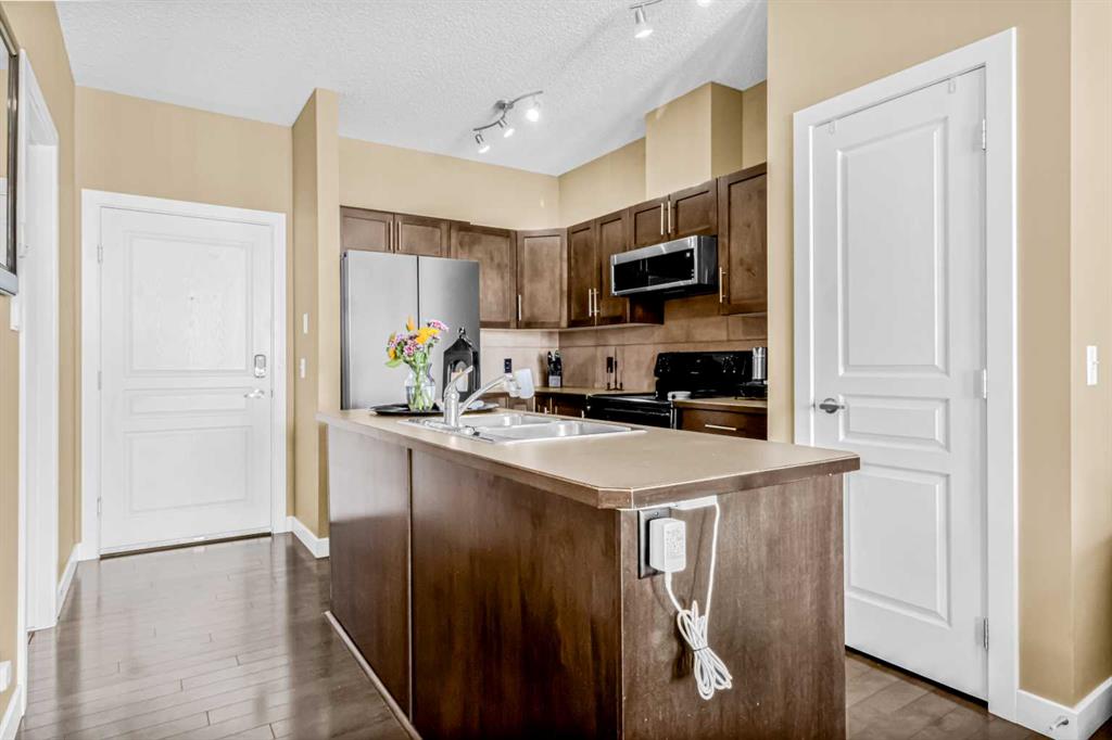 Picture for 306, 10 Panatella Road NW