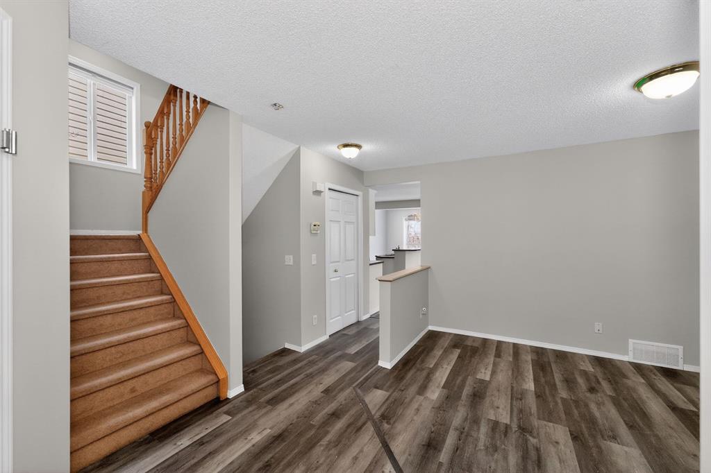 Picture for 42 Royal Elm Drive NW