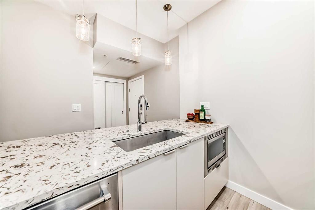 Picture for 311, 3375 15 Street SW https://www.cirrealty.ca/reb/creb/30/A2266230_8.jpg