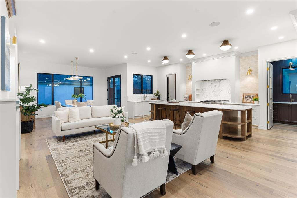 Picture for 1936 31 Avenue SW