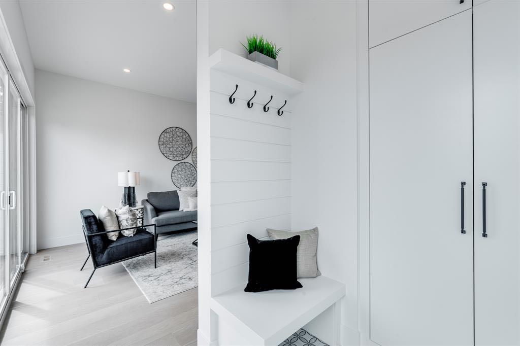 Picture for 640 37 Street SW