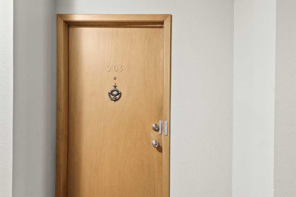 Picture for 205, 1001 68 Avenue SW