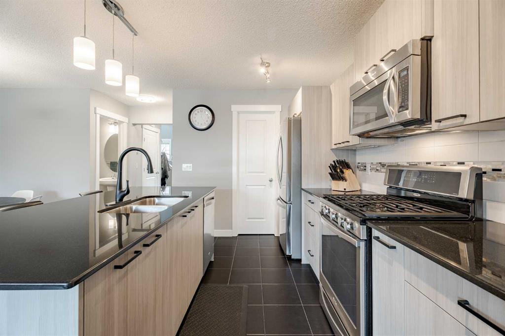 Picture for 110 Skyview Ranch Manor NE