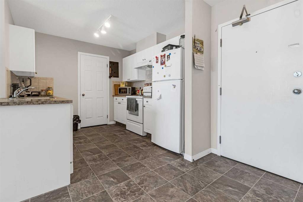 Picture for 207, 1010 Railway Street 