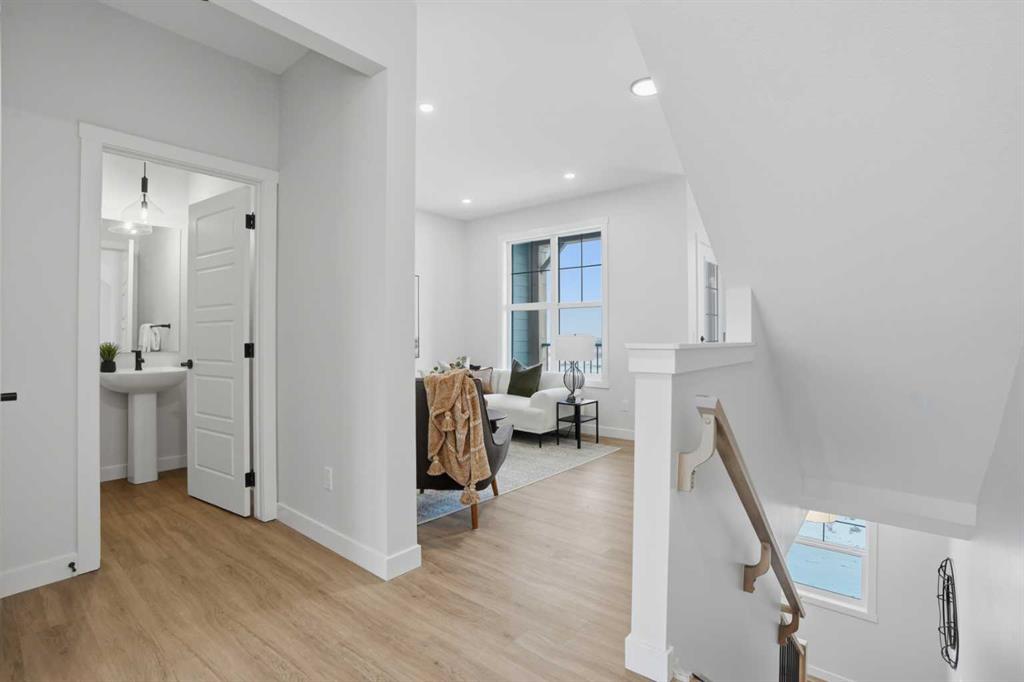 Picture for 77 Wild Rose Way SE