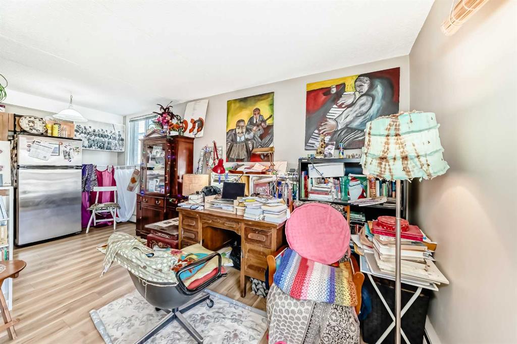 Picture for 201, 315 9A Street 