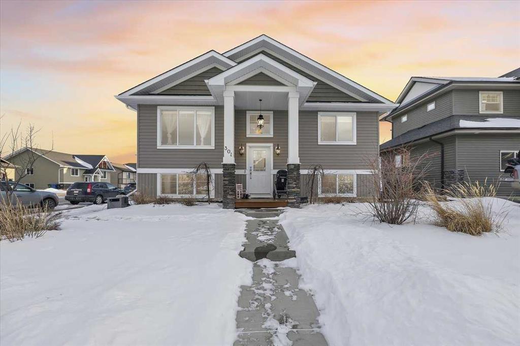 Picture for 301 McLeod Crescent 