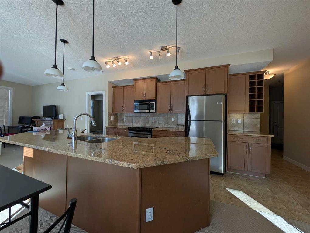 Picture for 203, 35 Aspenmont Heights SW