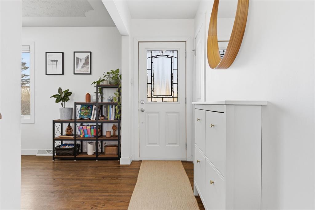 Picture for 2428 38 Street SW