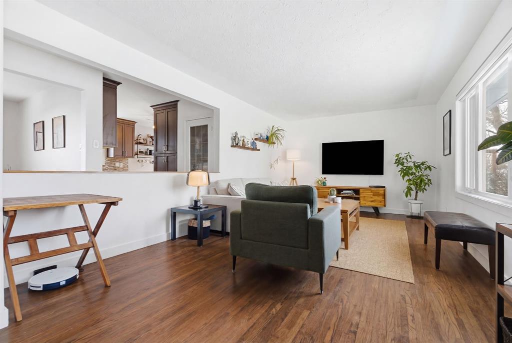 Picture for 2428 38 Street SW