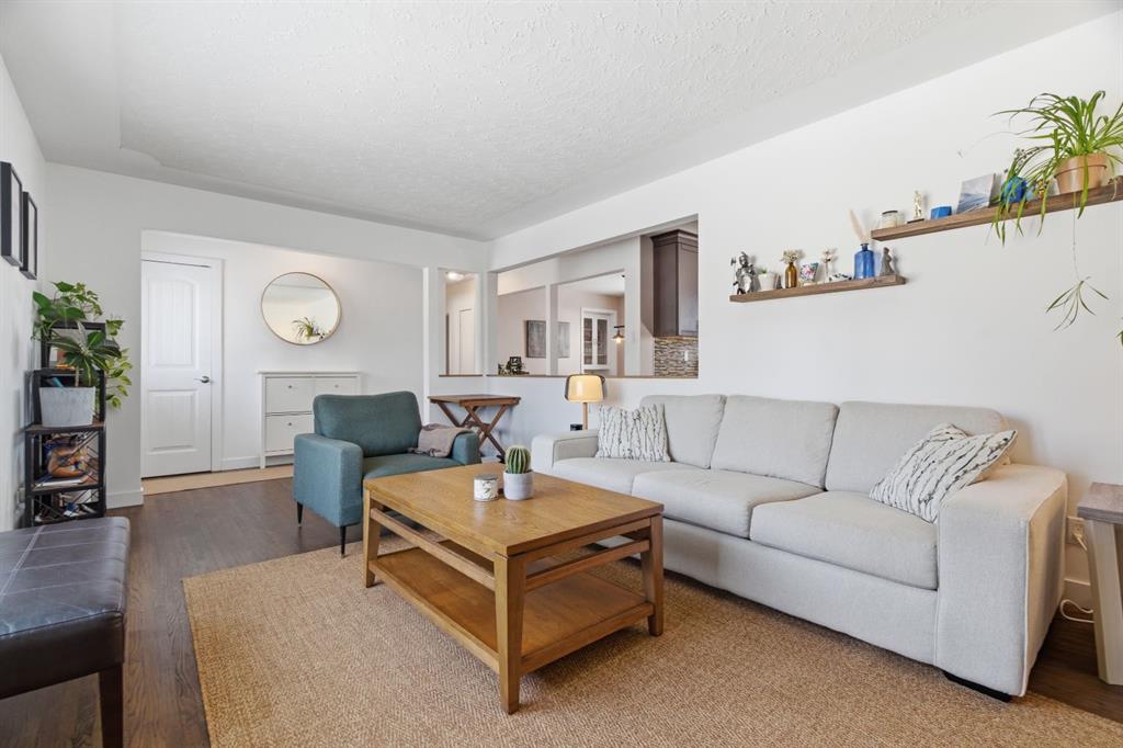 Picture for 2428 38 Street SW