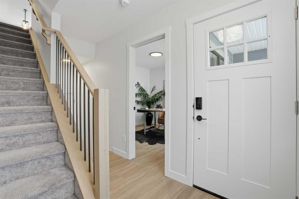 Picture for 45 Wild Rose Way SE