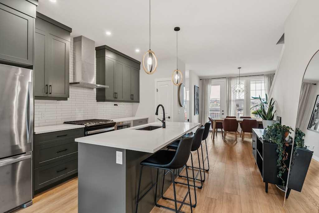 Picture for 168 Rowmont Boulevard NW