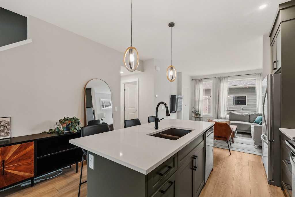 Picture for 168 Rowmont Boulevard NW