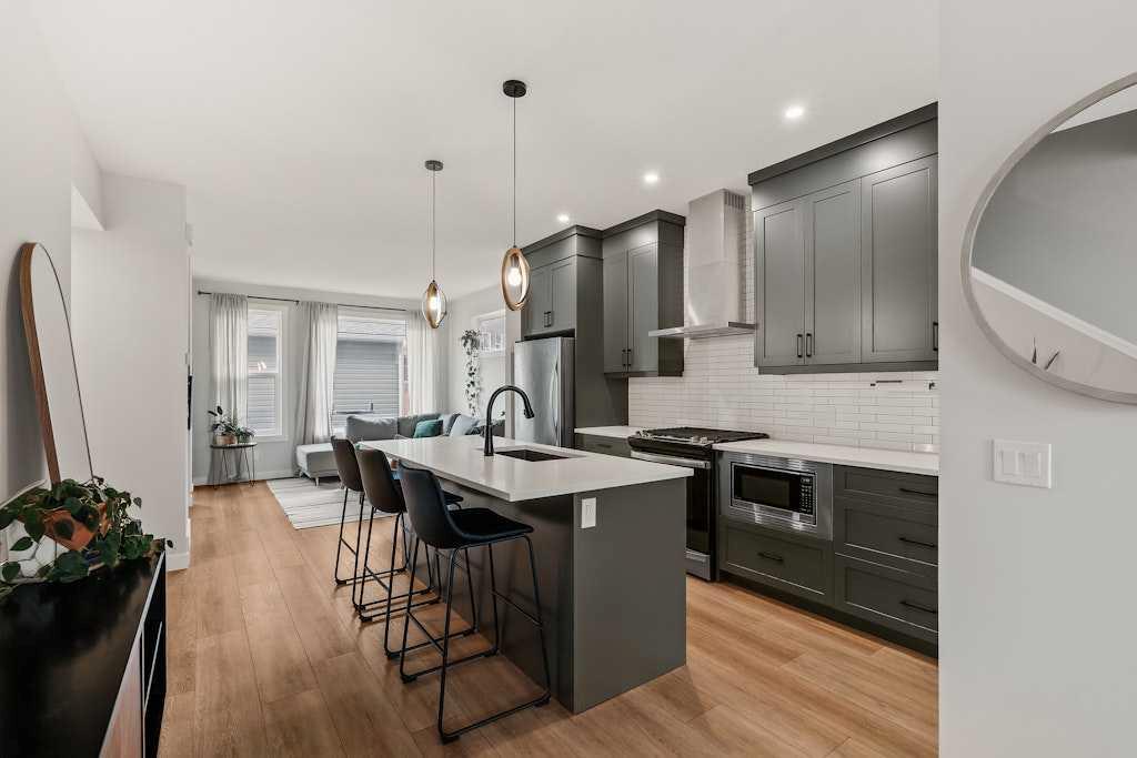 Picture for 168 Rowmont Boulevard NW