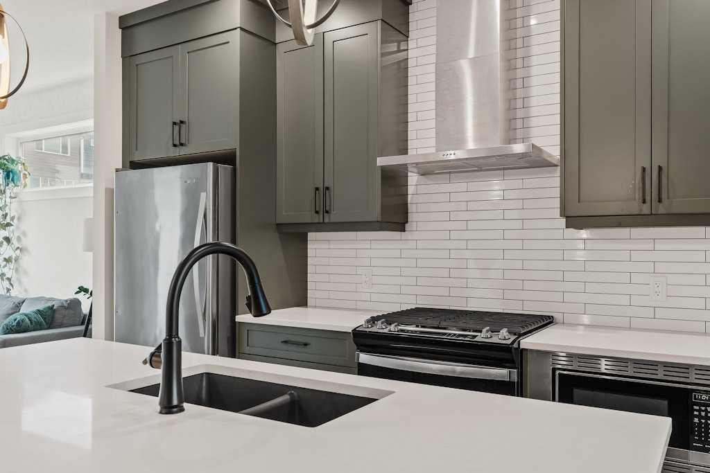 Picture for 168 Rowmont Boulevard NW