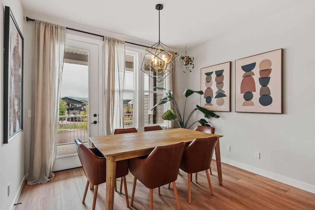 Picture for 168 Rowmont Boulevard NW