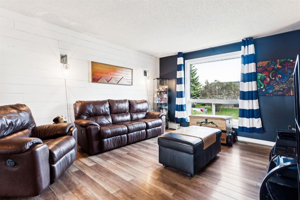 Picture for 147 Falchurch Crescent NE