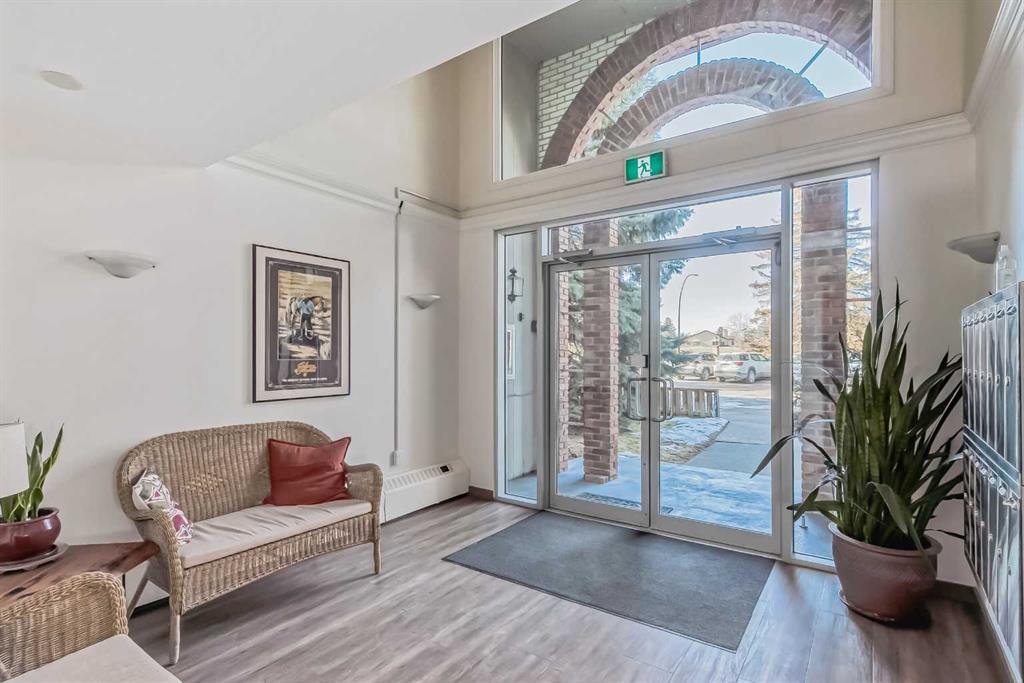 Picture for 202, 520 Cedar Crescent SW