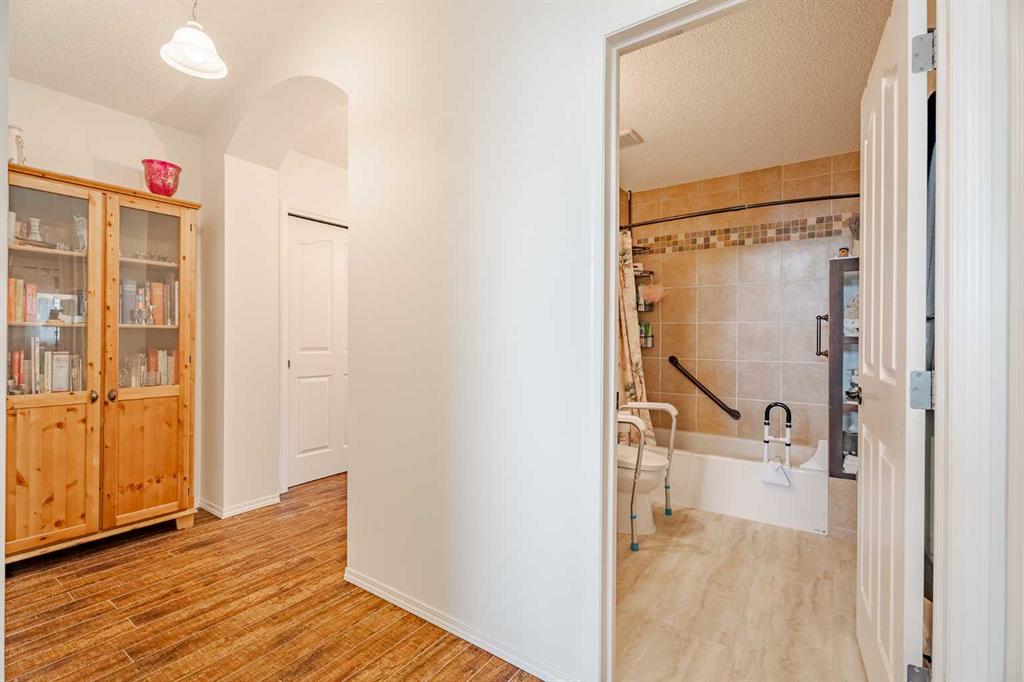 Picture for 41 Everridge Court SW
