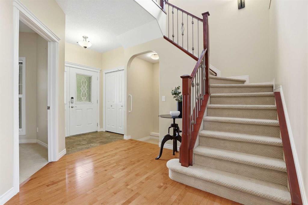 Picture for 18 Drake Landing Crescent 