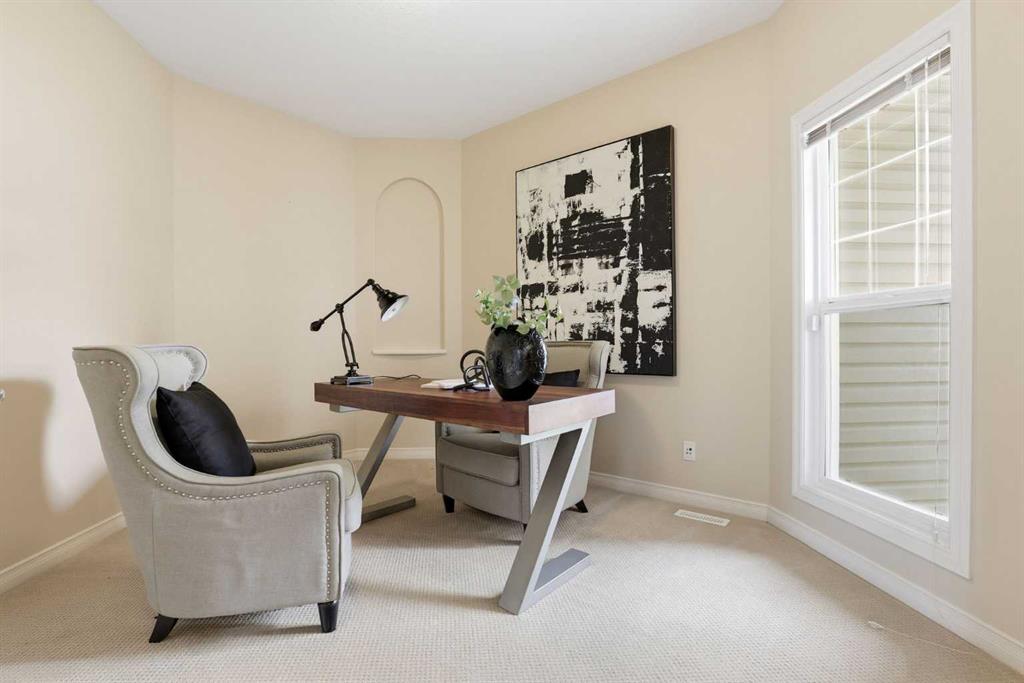 Picture for 18 Drake Landing Crescent 
