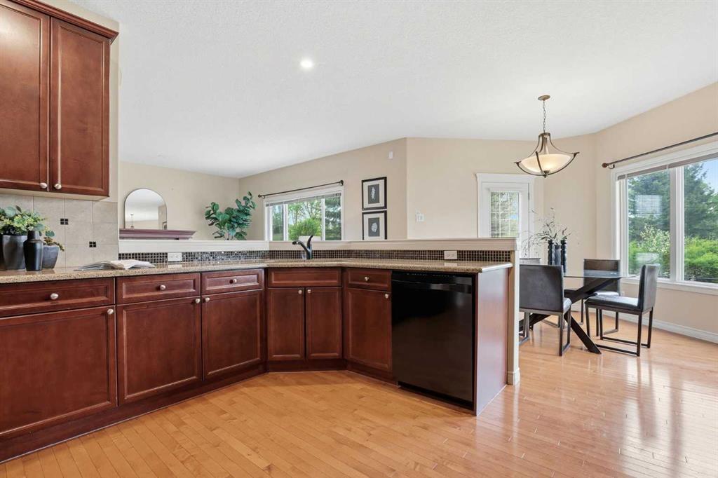 Picture for 18 Drake Landing Crescent 