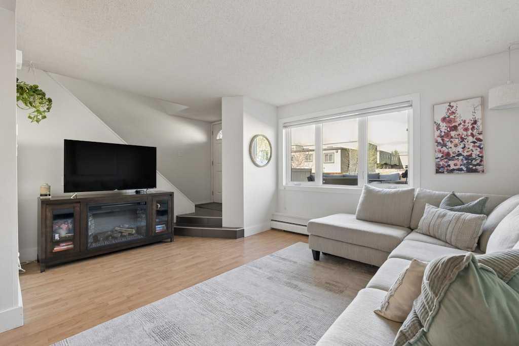 Picture for 151, 3809 45 Street SW