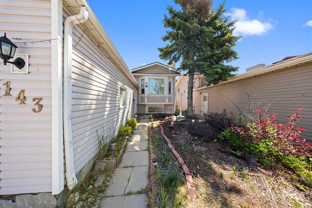Picture for 143 Castlebrook Rise NE