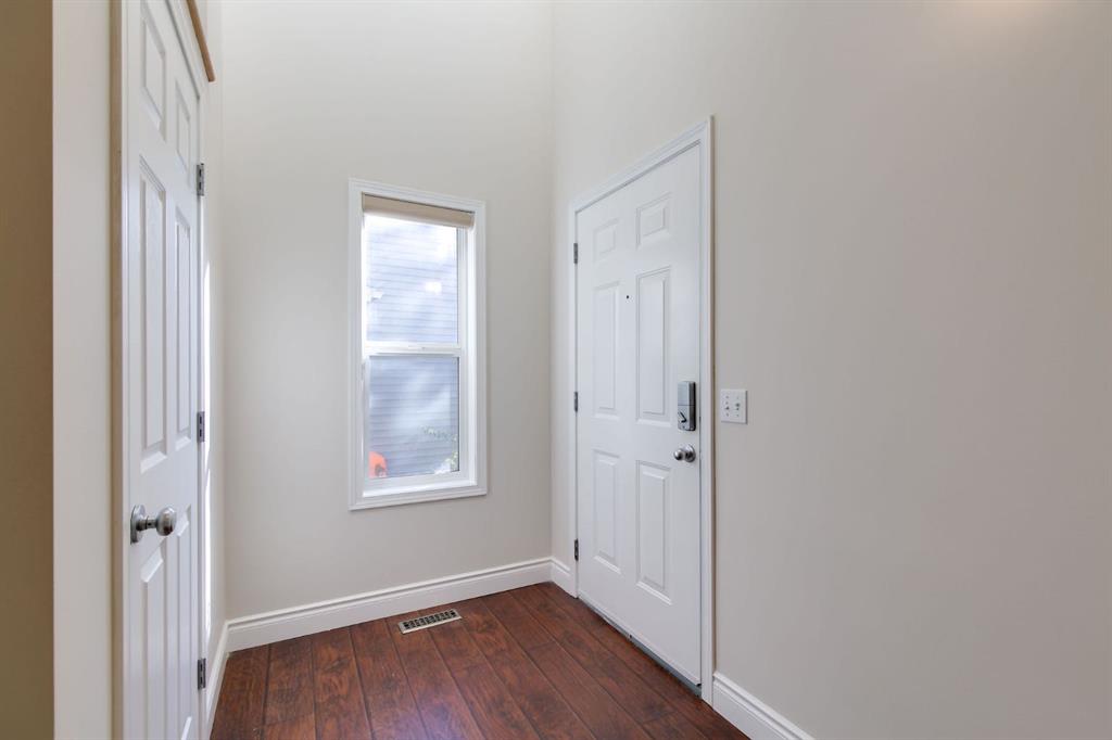 Picture for 186 COPPERFIELD Close SE