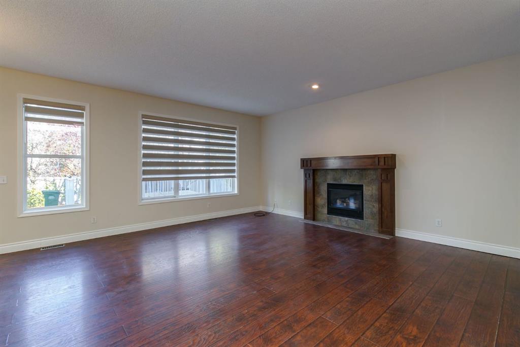 Picture for 186 COPPERFIELD Close SE