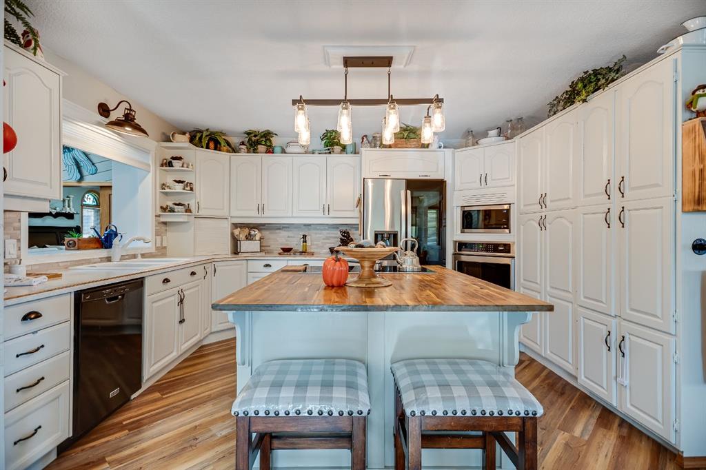 Picture for 607 9 Street SE https://www.cirrealty.ca/reb/creb/31/A2266531_16.jpg
