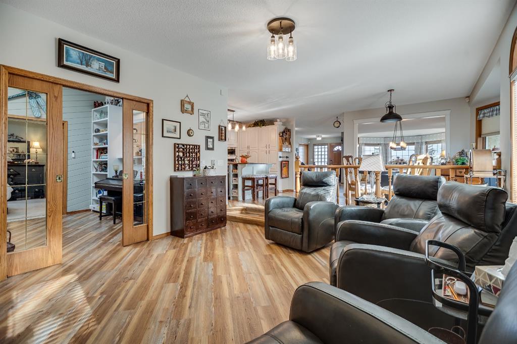 Picture for 607 9 Street SE https://www.cirrealty.ca/reb/creb/31/A2266531_21.jpg