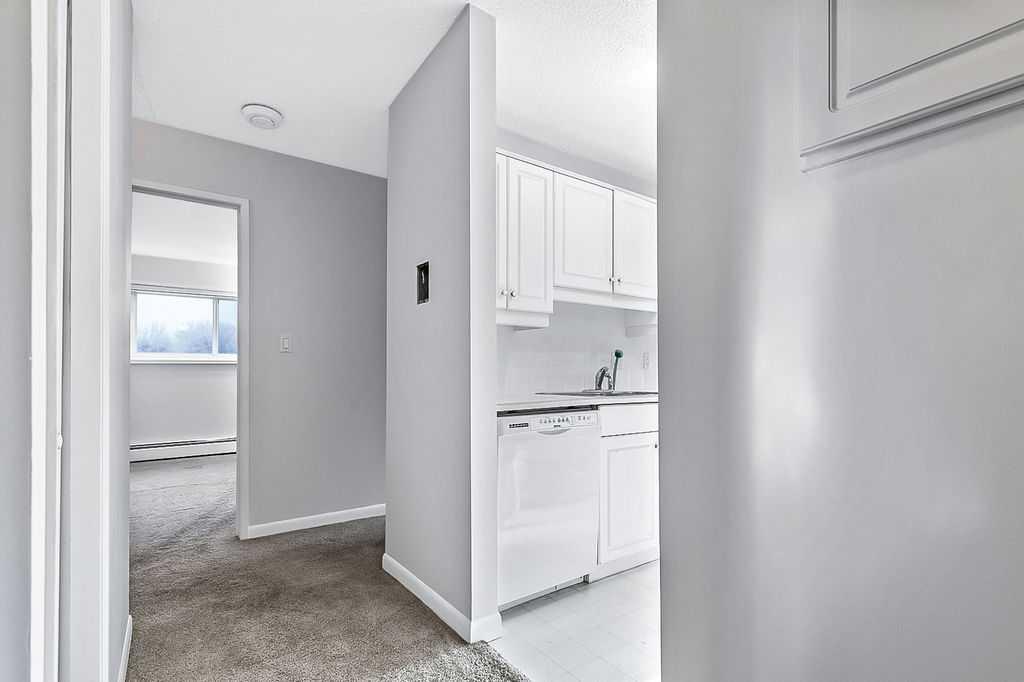 Picture for 5, 366 94 Avenue SE