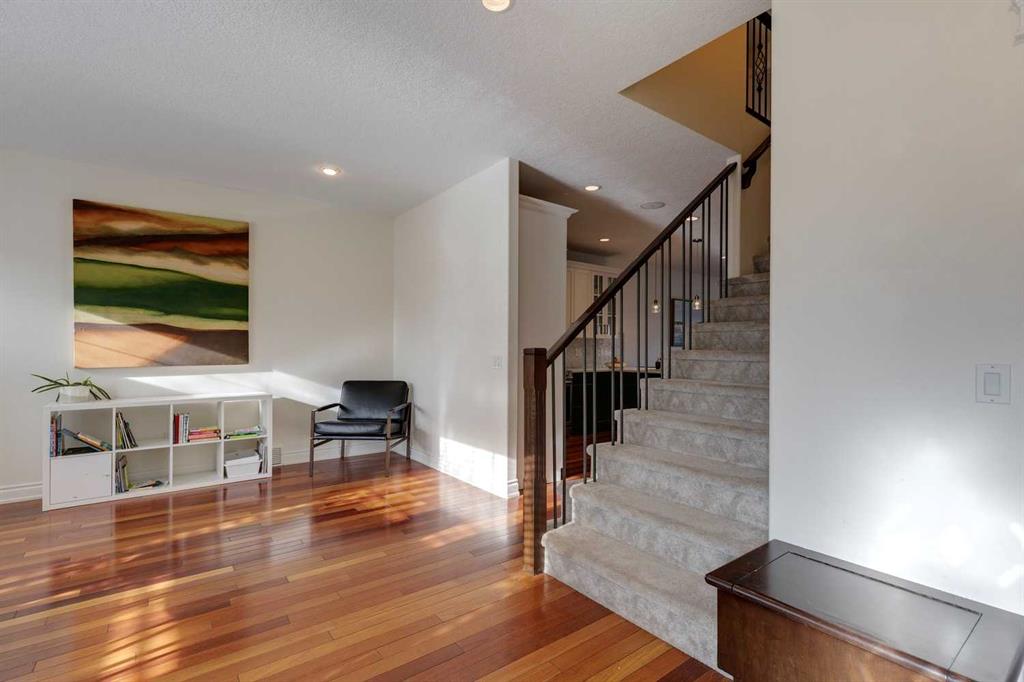 Picture for 722 53 Avenue SW