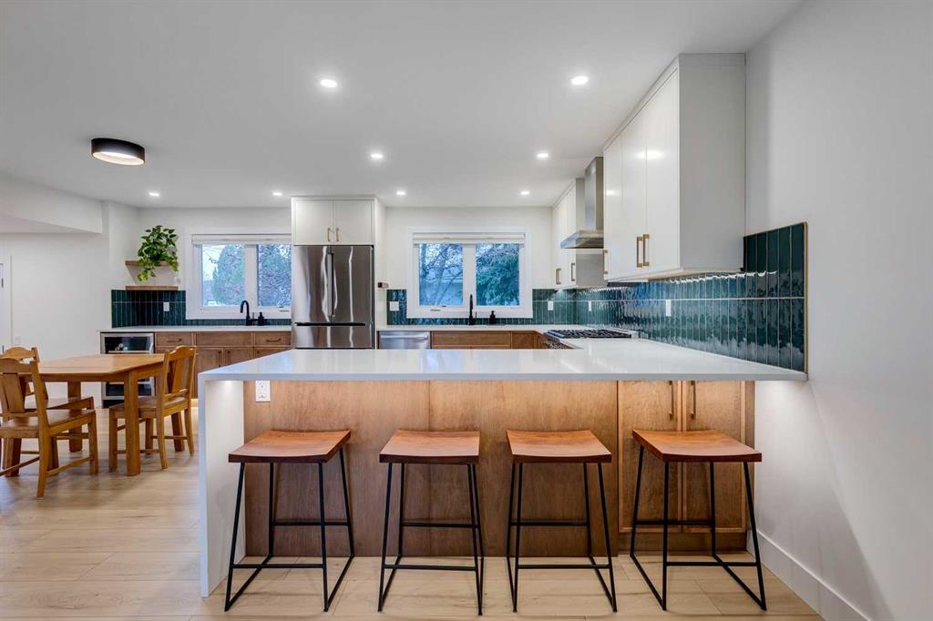 Picture for 732 Lake Ontario Drive SE