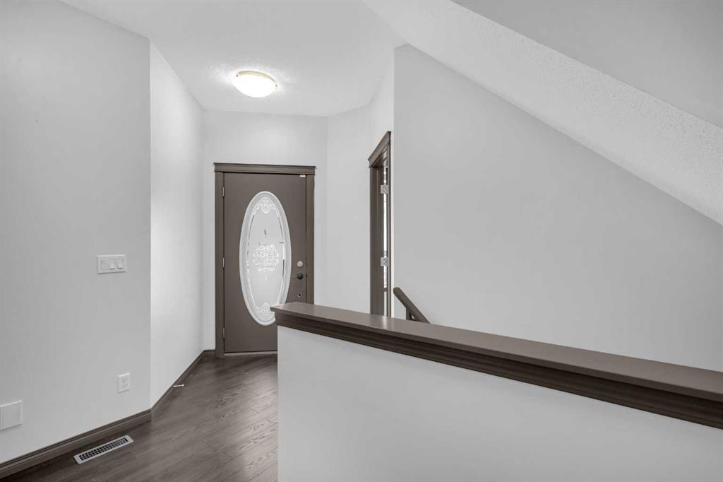 Picture for 1121 Kingston Crescent SE