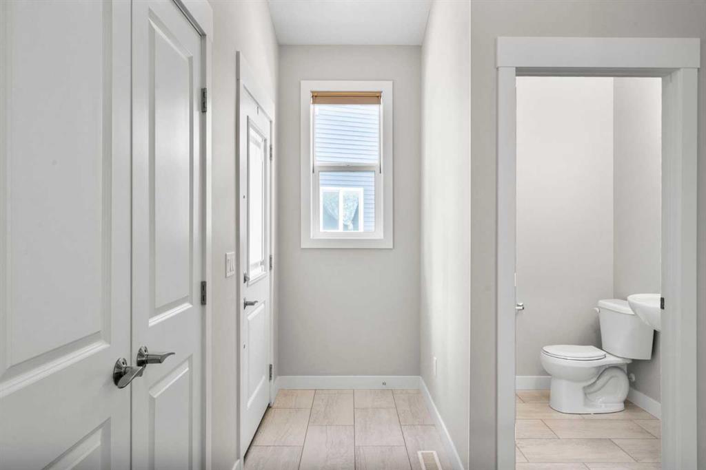 Picture for 136 Drake Landing Gardens 