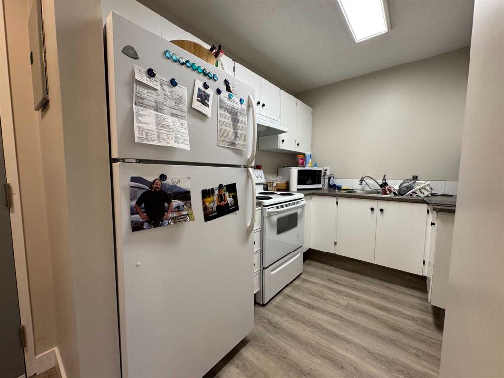 Picture for 106, 6108 53 Street 