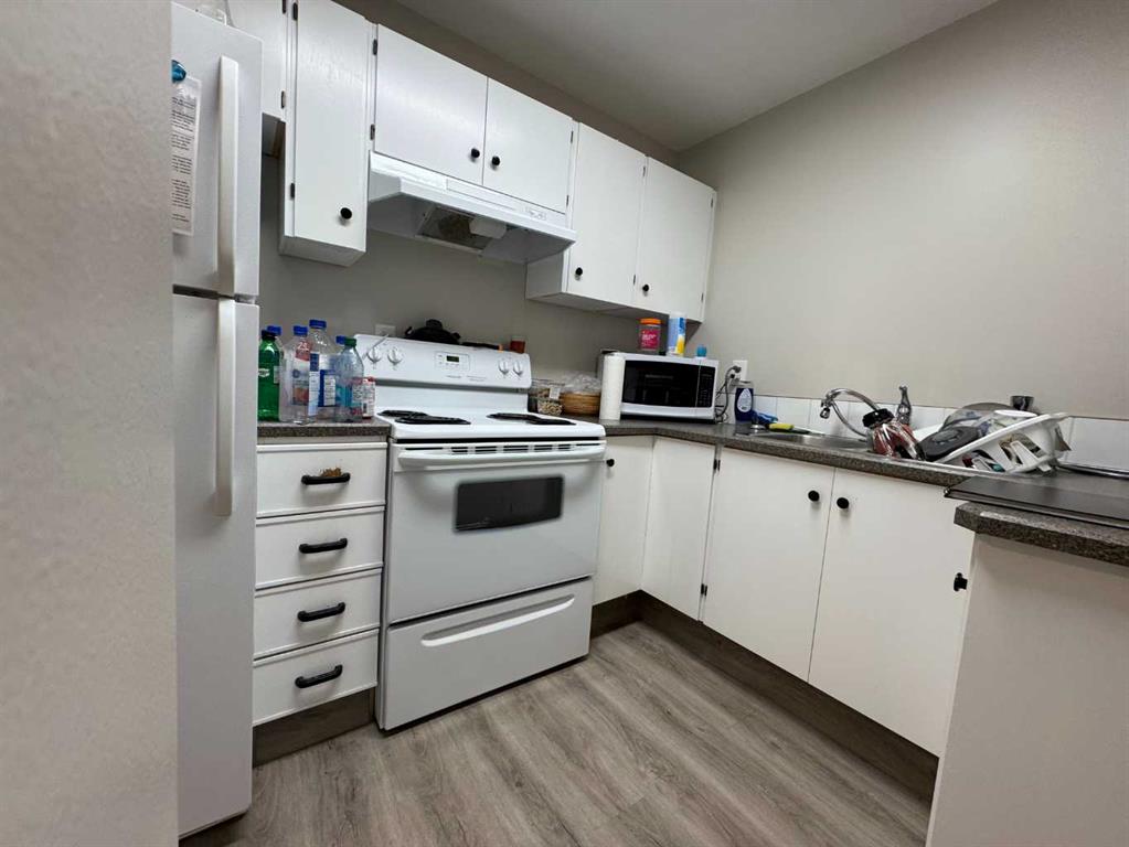 Picture for 106, 6108 53 Street 