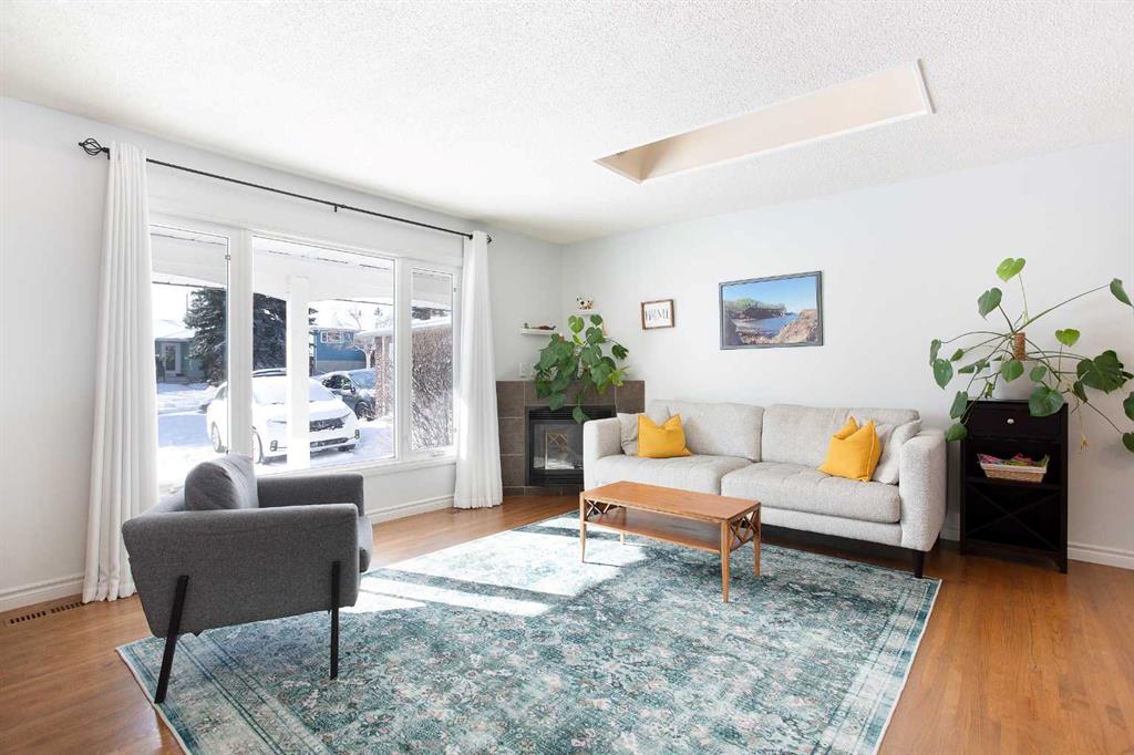 Picture for 1012 Hunterston Hill NW