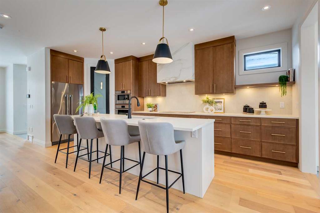 Picture for 2233 35 Street SW