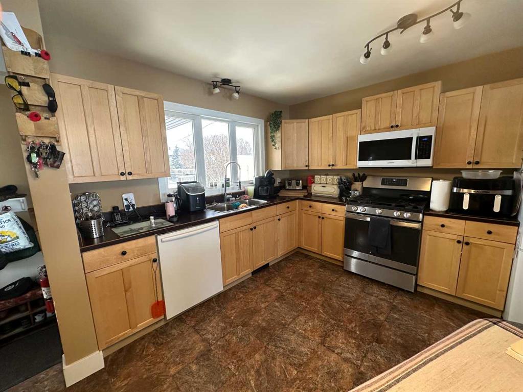 Picture for 2123 16 Avenue 