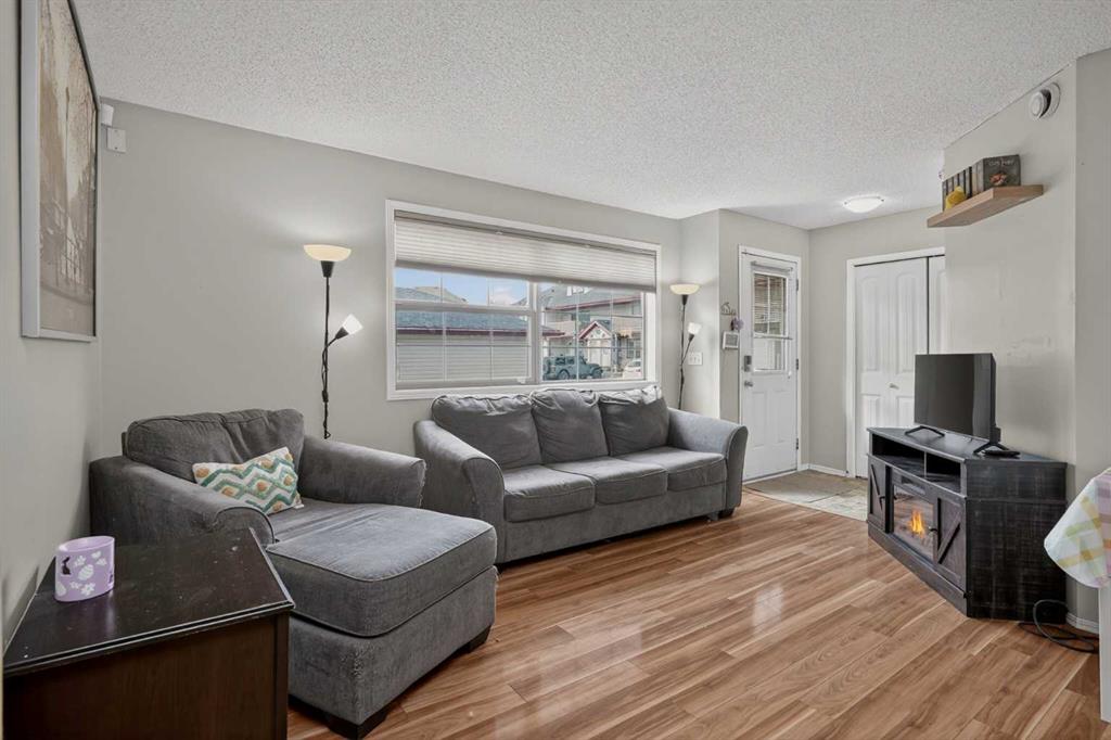 Picture for 105, 23 Everridge Square SW