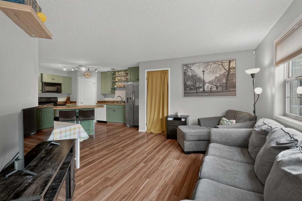 Picture for 105, 23 Everridge Square SW